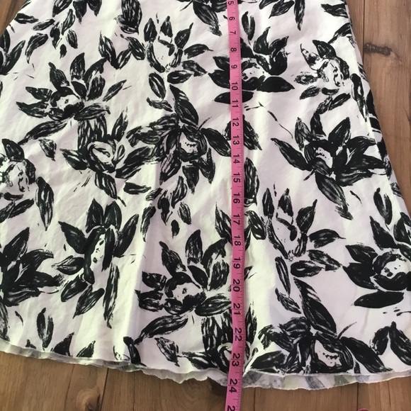 Tommy Hilfiger Black & White Floral Skirt, Sz 6 - Picture 3 of 3